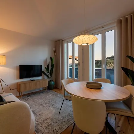 Unique T2 W/ View Of The River By Lovelystay Porto